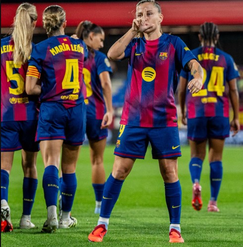 Claudia Pina y las jugadoras del Barça Femení celebran uno de los goles frente al Alhama