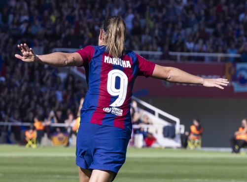 Mariona Caldentey celebrar el gol haciendo un avion